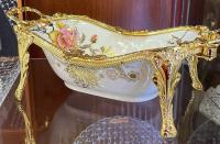 M-TR-267101  Фруктовница с фарфоровым блюдом на ножках с ручками, 25х25х16 см._6902094