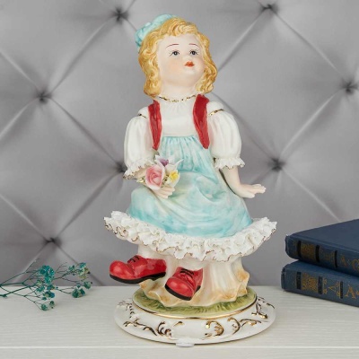 M-QP-80229  Фарфоровая статуэтка 