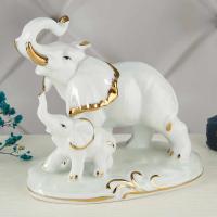 YW-00912  Фарфоровая статуэтка 