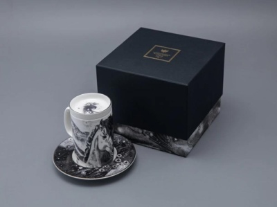 Бокал с блюдцем и крышкой 400 мл в подар. упак., форма top рисунок Черный мустанг 81.34276.00.1 ИФЗ_