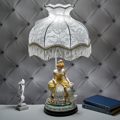 M-QP-80226L  Лампа с фарфоровой статуэткой 