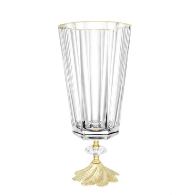 Ваза для цветов на ножке