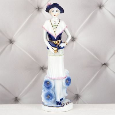 YW-33655/3  Фарфоровая статуэтка 