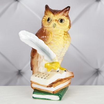 YW-00906  Фарфоровая статуэтка 