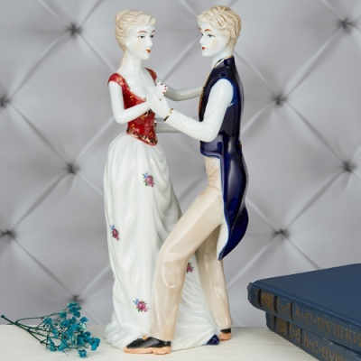 YW-00954/3  Фарфоровая статуэтка 