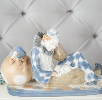 M-FA-82312  Фарфоровая статуэтка 