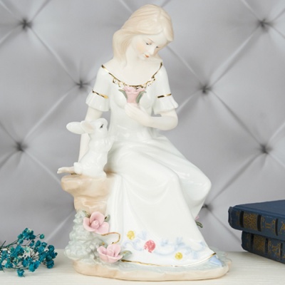 YW-33649  Фарфоровая статуэтка 