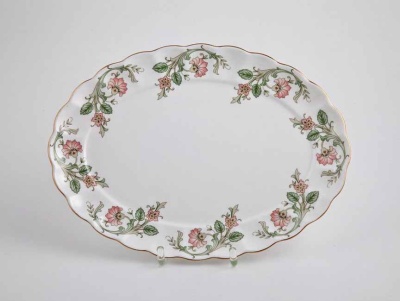 Н 1010011 Магнолия Персия блюдо ов. 37 см  зол.лента  16194 HATORI (Freydis) Австрия_3203144