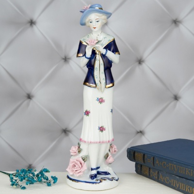 YW-33655  Фарфоровая статуэтка 