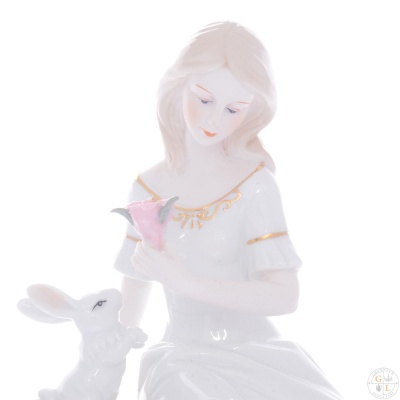 Фарфоровая статуэтка  Девушка в саду 35 см, Royal Classics 54928_9708480