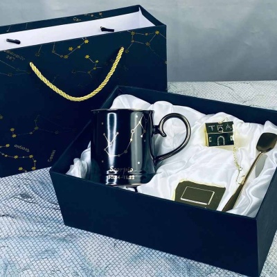 106-297 Кружка 360мл с ложкой и фильтром СКОРПИОН в под.уп.Фарфор_5000696