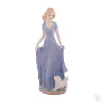 Фарфоровая статуэтка  Девушка с собачкой 29 см, Royal Classics 54922_9708479